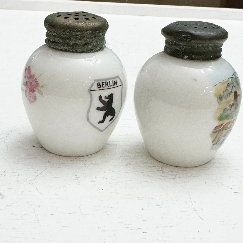 Berlin Thomas of Germany 892 Vintage Salt & Pepper Shakers Hand Painted - Picture 7 of 12